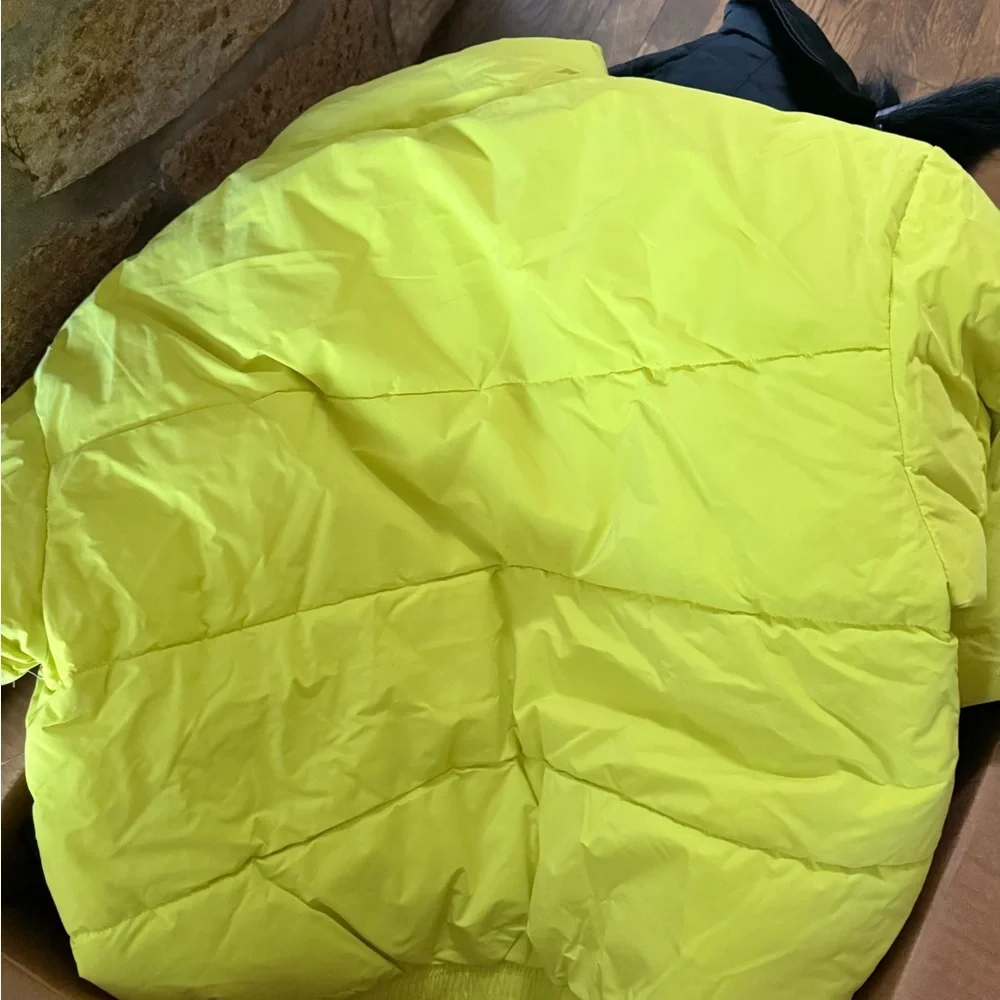 Juicy Couture Onyx Puffer Jacket in neon lime - Picture 4 of 10